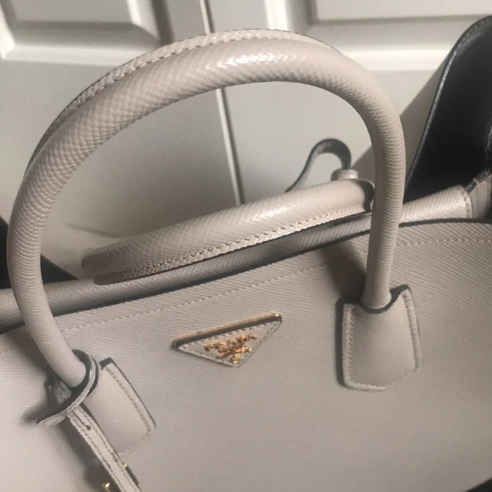 Prada bag.Authentic! - Picture 3 of 10